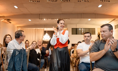 VEJA AS FOTOS | ACIT celebra 32 anos com palestra de Laine Valgas marcada por inspiração e conexão
