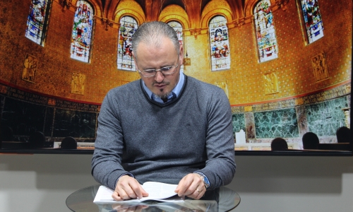 Padre Elizandro Scarsi conduz inspirador momento de fé e bênção nesta quarta-feira, 22 de julho