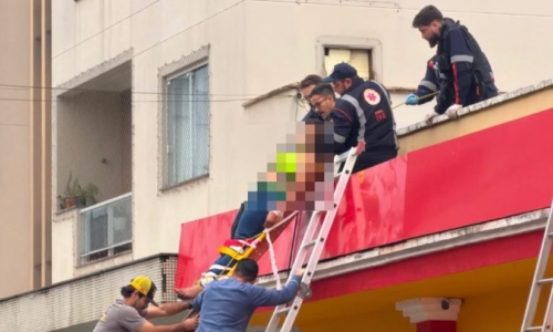 Paciente foge de atendimento e sobe em telhado de estabelecimento
