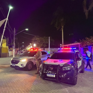 Operação integrada percorre áreas de Porto Belo com abordagens sociais e fiscalizações