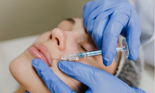 Clínica clandestina de estética em BC é condenada após causar danos a pacientes