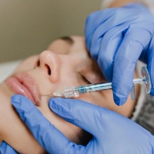 Clínica clandestina de estética em BC é condenada após causar danos a pacientes