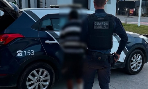 Dupla arromba porta de residência em Porto Belo; um dos invasores foi preso em flagrante