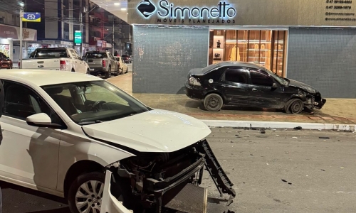 Condutor embriagado provoca acidente em Itapema e vai parar na delegacia
