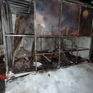 Incêndio criminoso destrói trailer de lanches e deixa família sem fonte de renda