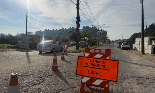 OBRAS ▶️ | Trânsito é reorganizado para início das obras de pavimentação em avenida de Tijucas