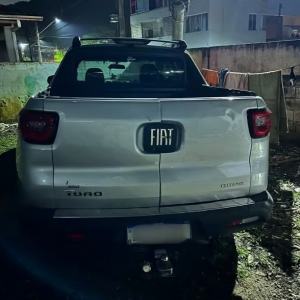 Vítima leva golpe na cabeça e tem carro roubado em BC; veículo é achado com ajuda de rastreador