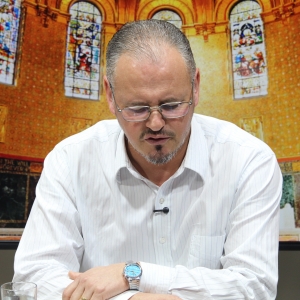 Padre Elizandro Scarsi conduz inspirador momento de fé e bênção nesta quarta-feira, 29  de julho