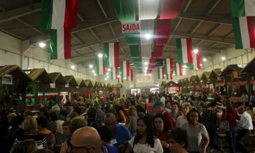 Gastronomia e música marcam abertura de tradicional evento italiano nesta quinta