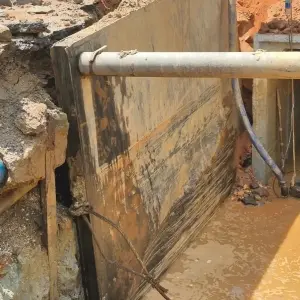 Rompimento em adutora de água bruta atinge bairro em São João Batista