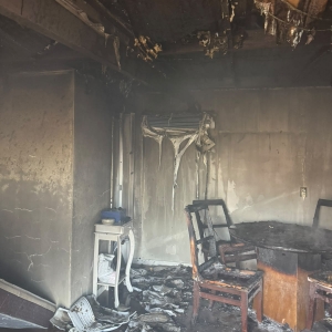 Vizinhos evitam tragédia ao conter chamas em kitnet antes da chegada dos bombeiros