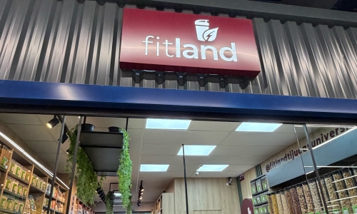 Fitland Universitário comemora 1 ano em Tijucas com ofertas especiais em produtos de suplementação e alimentação saudável
