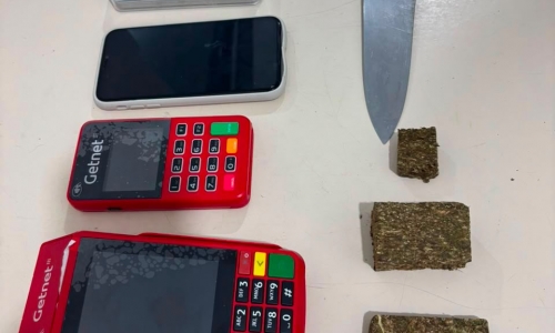 Suspeito de tráfico é preso após buscas com cão farejador em Porto Belo