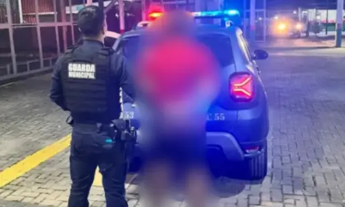 Fugitivo do RJ é encontrado em churrasco de rua e preso por tráfico de drogas