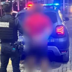Fugitivo do RJ é encontrado em churrasco de rua e preso por tráfico de drogas