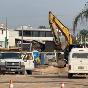 CAOS ▶️ | Obra de drenagem provoca interdição total e muda rotina do trânsito em Tijucas