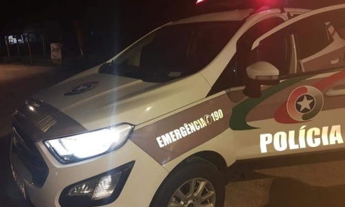 Flagrados por funcionários e seguranças, dois homens são detidos por furtos diferentes