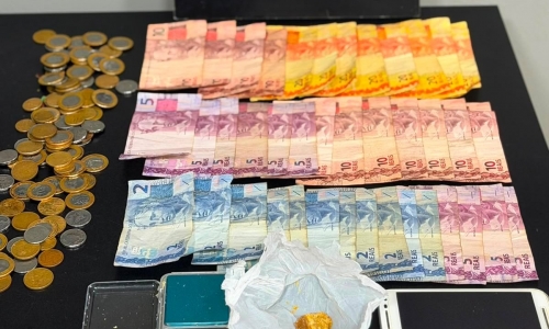 Vendedora e comprador são detidos em flagrante de tráfico durante operação