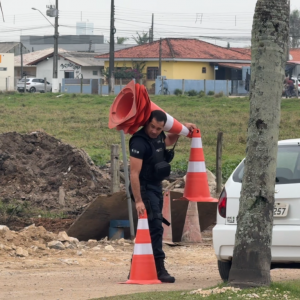 Trânsito de Tijucas passa por alteração devido a obras de pavimentação na Av. José Manuel Reis