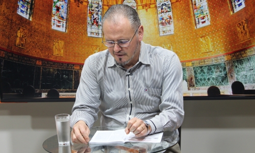 Padre Elizandro Scarsi conduz inspirador momento de fé e bênção nesta quinta-feira, 06 de agosto