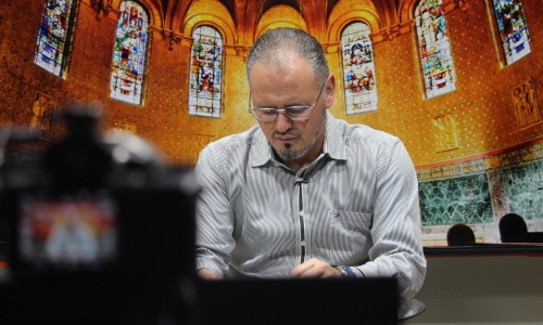 Padre Elizandro Scarsi encerra a semana com bênçãos e mensagem de esperança nesta sexta-feira, 07 de agosto