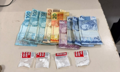 Cocaína, dinheiro e veículo irregular são apreendidos após flagrante de tráfico