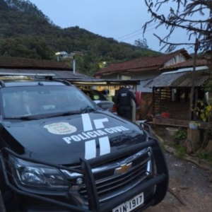 Três são detidos e drogas são apreendidas em operação contra organização criminosa