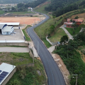 Asfaltamento de via atende antiga demanda no interior de Tijucas