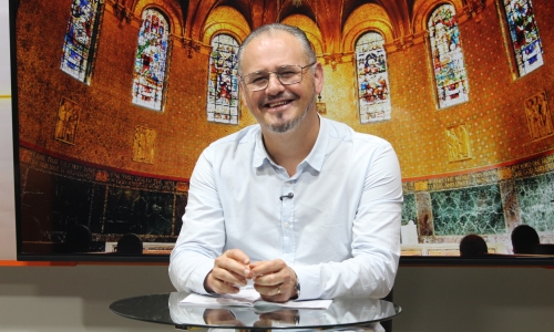Padre Elizandro Scarsi conduz inspirador momento de fé e bênção nesta quarta-feira, 12 de agosto