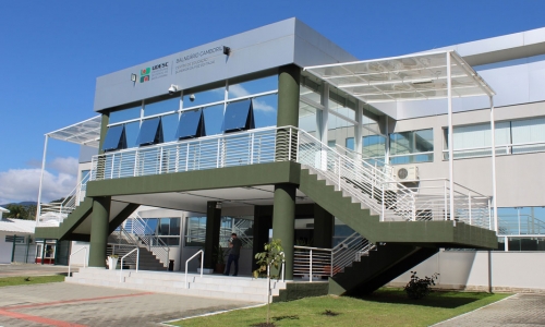 Alunas da Udesc são alvo de lista misógina e montagens com IA feitas por colegas de curso