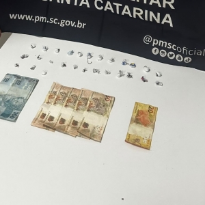 Fuga frustrada durante patrulha expõe tráfico de drogas no Centro de Tijucas
