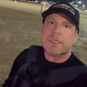 Youtuber sofre agressão durante transmissão em praia; suspeito foi detido horas depois
