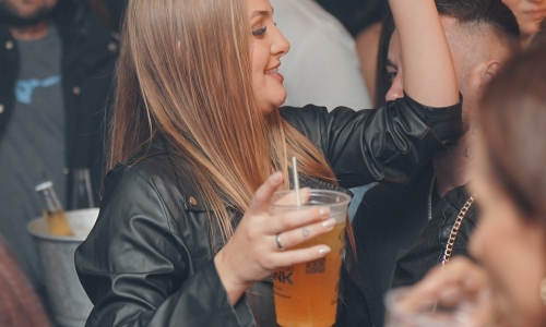 VEJA AS FOTOS | Engenharia do Drink celebra dois anos com primeira Roda de Samba em Tijucas