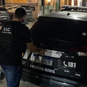Presa dentro de hospital, mulher é investigada por tentativa de homicídio contra familiar internado
