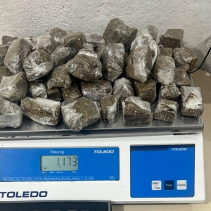 Abordagem no Morretes termina com apreensão de 55 porções de maconha