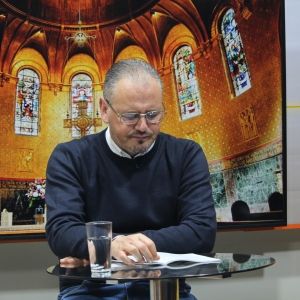 Padre Elizandro Scarsi conduz inspirador momento de fé e bênção nesta quarta-feira, 19 de agosto