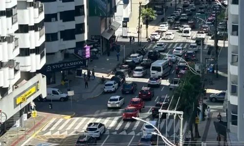 Obra de esgoto exige trânsito alternado na Avenida Nereu Ramos a partir desta sexta