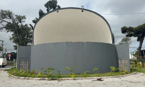 Espaço abandonado sob a Concha Acústica será revitalizado em Tijucas