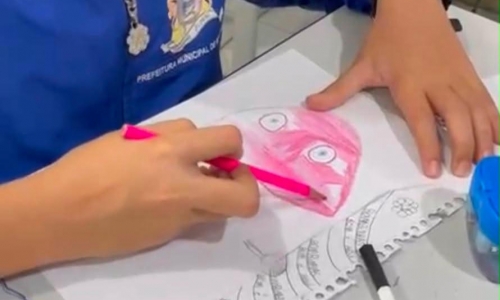 Estudantes de Bombinhas colocam o mar no papel para criar o mascote do Festival do Mar