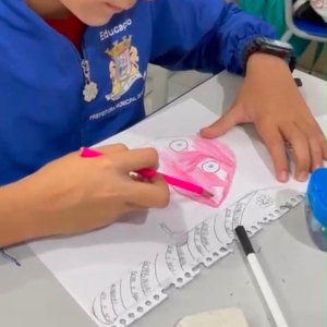 Estudantes de Bombinhas colocam o mar no papel para criar o mascote do Festival do Mar
