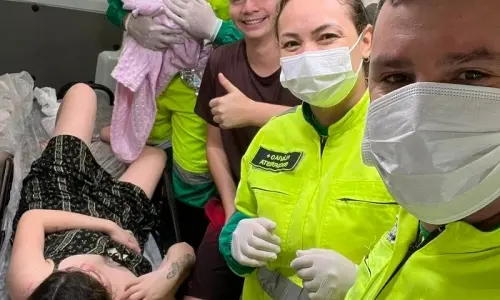 Família pede socorro na BR-101 e bebê nasce dentro de ambulância em Itapema