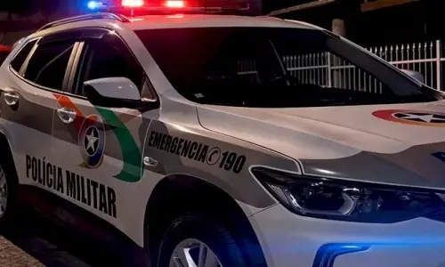 Homem é morto a facadas e suspeito é detido, próximo de igreja, com a arma do crime