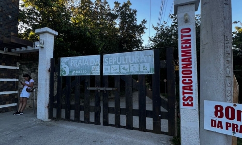 Rua que dá acesso à Praia da Sepultura será desobstruída após intervenção da Justiça