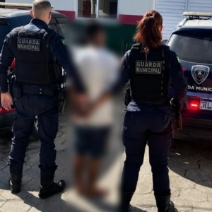Procurado pela Justiça é localizado em estacionamento de supermercado