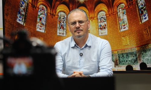 Padre Elizandro Scarsi compartilha bênçãos e uma palavra de esperança nesta segunda-feira, 24 de agosto