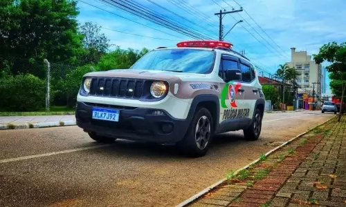 Suspeito admite venda de drogas e acaba preso durante abordagem