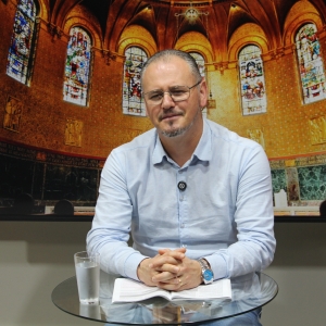 Mensagens de fé e oração com Padre Elizandro para sua terça-feira, 25 de agosto