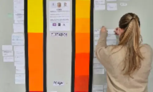 ASSISTA ▶️ | Mural transforma percepções de estudantes em alerta contra a violência durante o Agosto Lilás