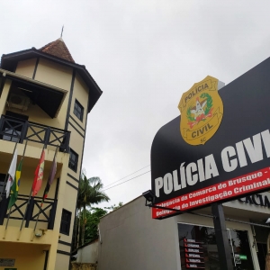 Cuidadora é presa suspeita de tentar matar irmão internado cortando tubo de traqueostomia