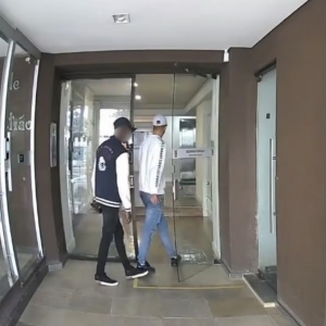 Criminosos invadem apartamento e levam R$ 300 mil em dinheiro e joias